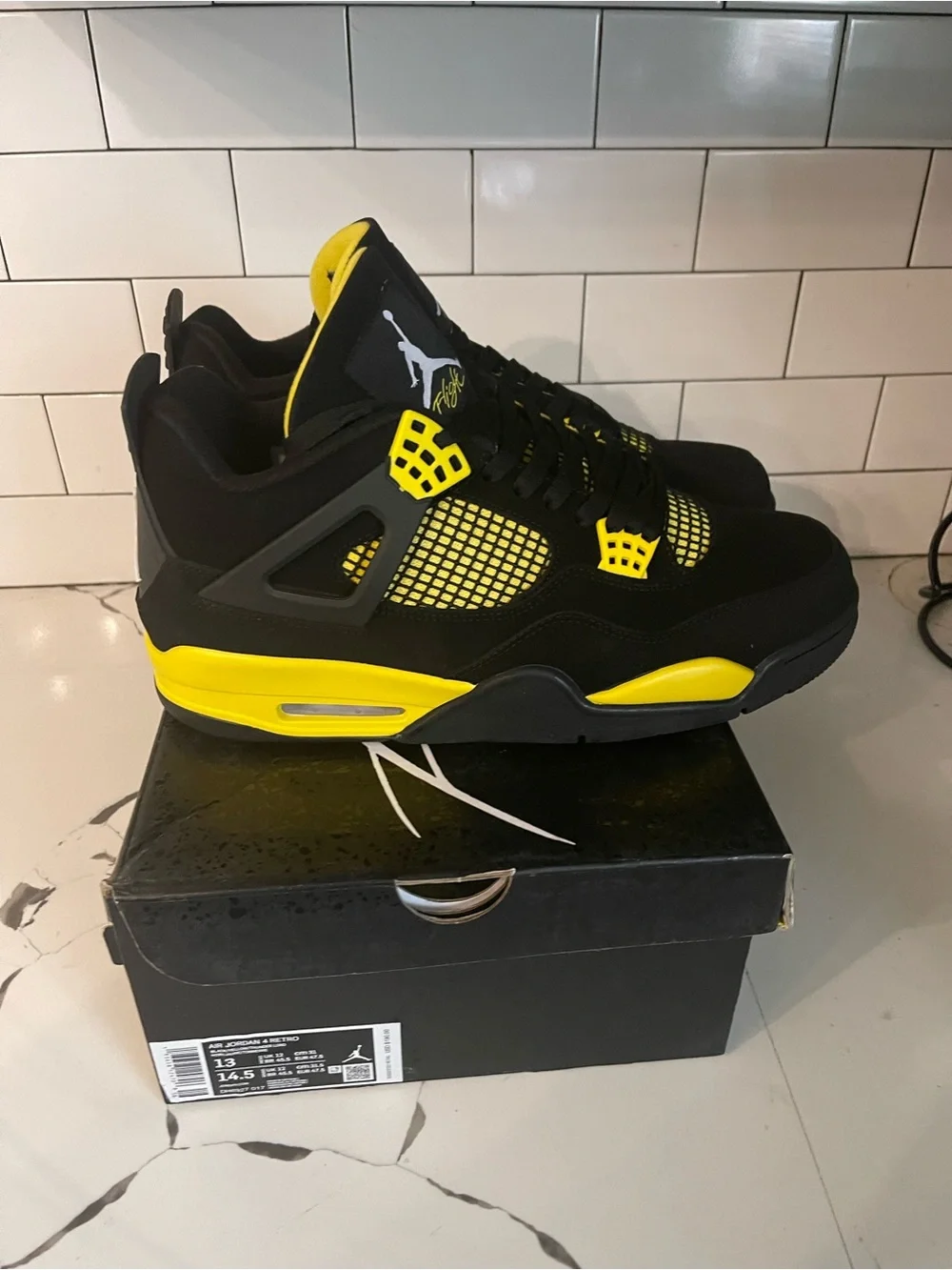 Mens Retro 4 Yellow Thunder Size 13.